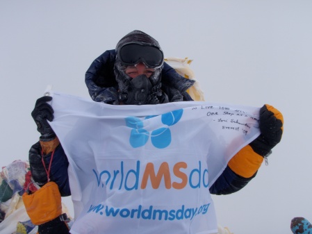 lori-schneider-on mount-everest-summit-with-world-ms-day-flag